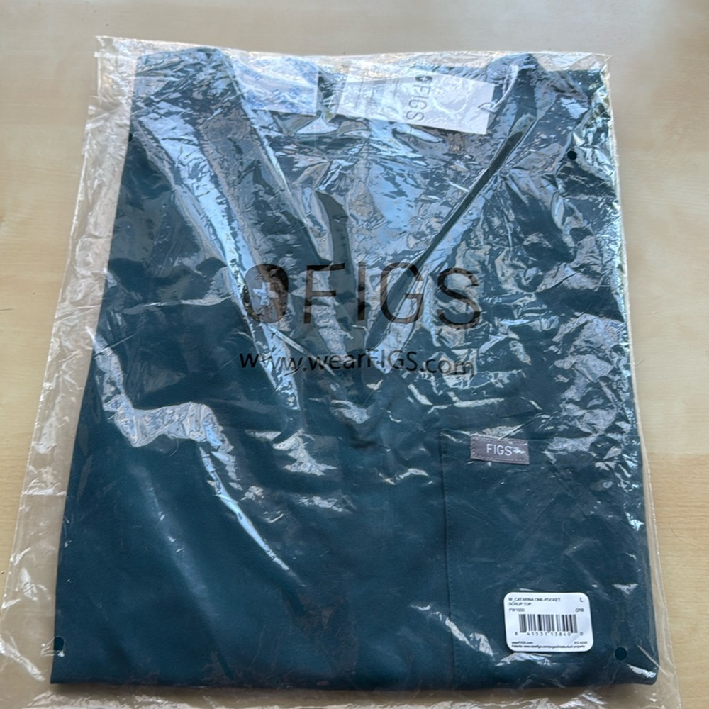 Brand new Figs Caribbean blue Catarina scrub top size large